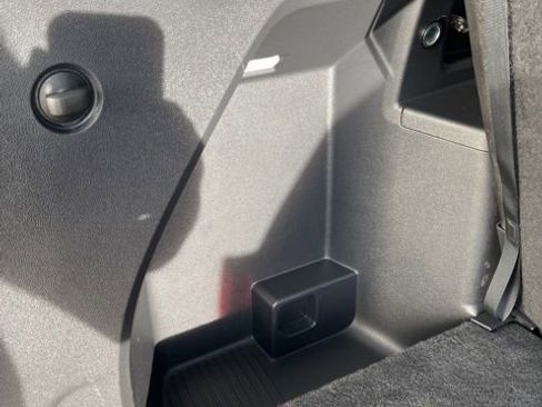 Used 2025 Volkswagen Atlas SE image 39