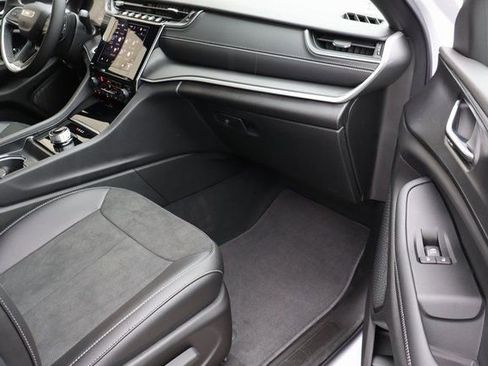 New 2025 Jeep Grand Cherokee Altitude image 42