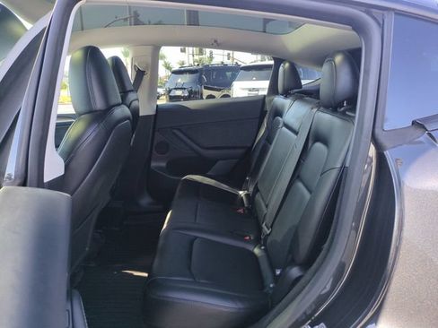 Used 2025 Tesla Model Y Long Range RWD image 28