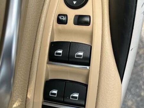 Used 2018 BMW 320i Sedan image 11