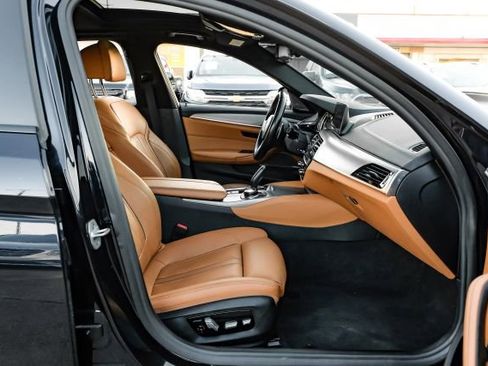 Used 2018 BMW M550i xDrive image 43