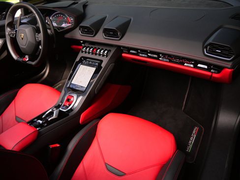 Used 2021 Lamborghini Huracan EVO image 7