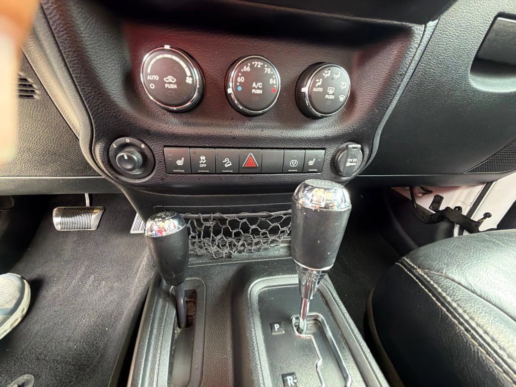 Used 2017 Jeep Wrangler Unlimited Rubicon AWD/4WD image 55