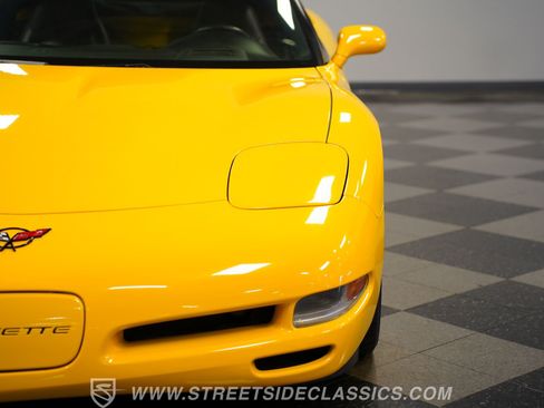 Used 2004 Chevrolet Corvette Convertible w/ Preferred Equipment Group RWD image 21