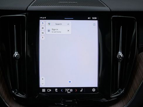 Certified 2023 Volvo XC60 B5 Ultimate w/ Climate Package image 29