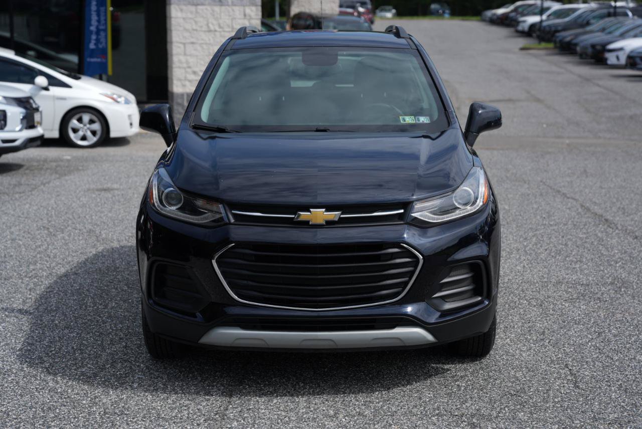 Used 2022 Chevrolet Trax LT w/ LT Convenience Package AWD/4WD image 2