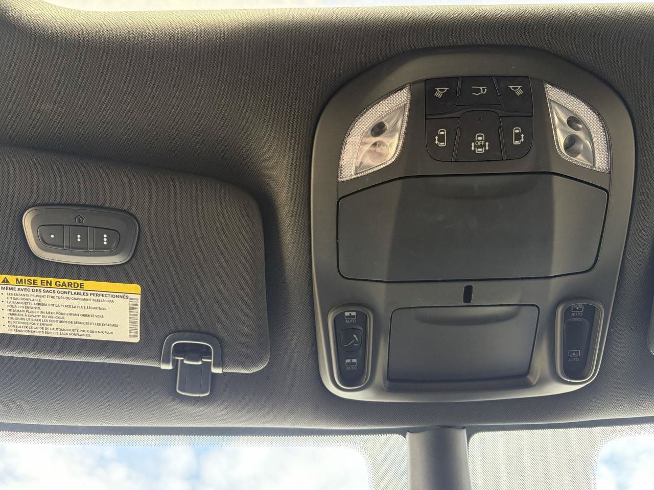 Used 2025 Chrysler Pacifica Limited FWD image 22