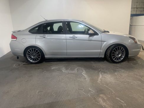 Used 2010 Ford Focus SES image 3