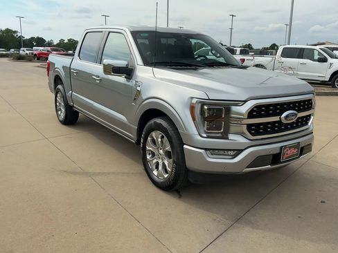 Used 2023 Ford F150 Platinum image 3