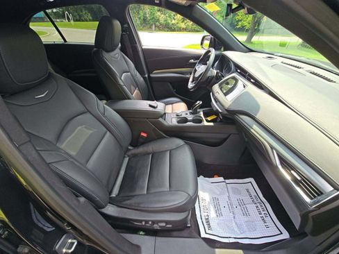 Used 2023 Cadillac XT4 Premium Luxury FWD image 14