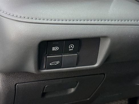 Used 2023 Toyota Highlander LE image 17