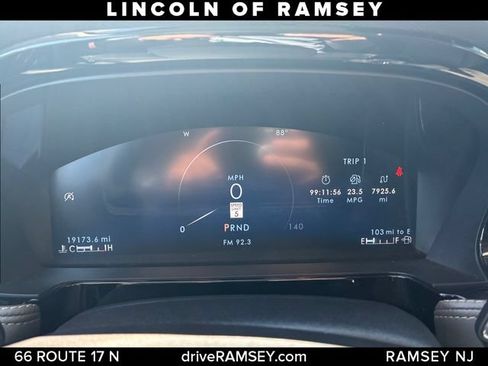 Used 2023 Lincoln Corsair AWD image 16