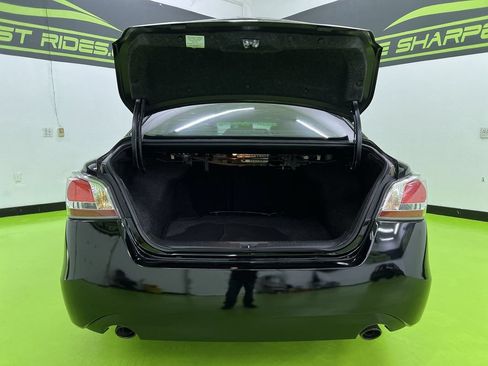 Used 2015 Nissan Altima 2.5 SL w/ Technology Package FWD image 9