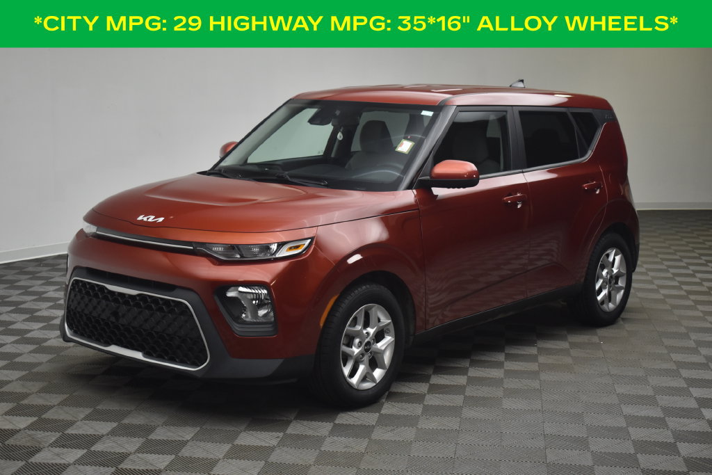 Used 2022 Kia Soul LX w/ Technology Package FWD image 2