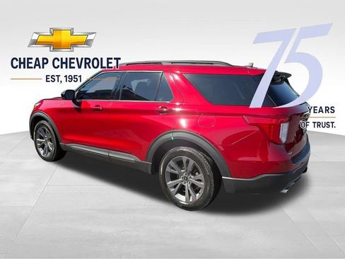 Used 2023 Ford Explorer XLT w/ Equipment Group 202A AWD/4WD image 3