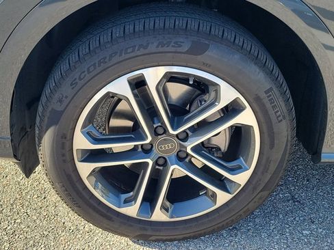 Certified 2025 Audi Q5 Premium w/ Convenience Package image 9