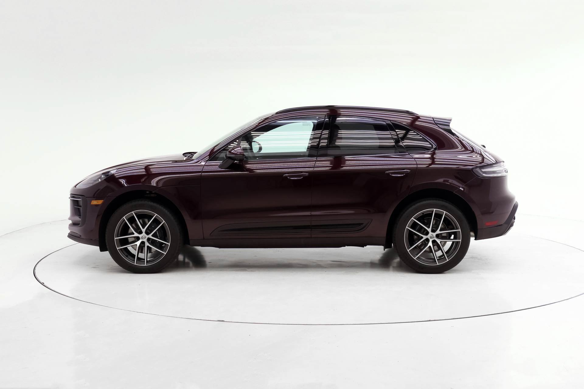 Used 2026 Porsche Macan AWD/4WD image 2