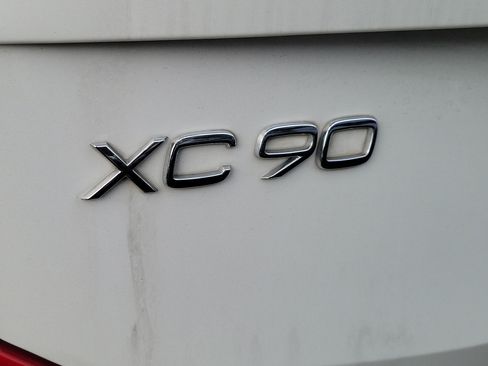 Used 2020 Volvo XC90 T5 Momentum w/ Protection Package Premier FWD image 7