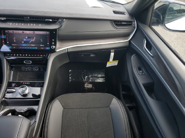 New 2027 Jeep Grand Cherokee Altitude AWD/4WD image 19