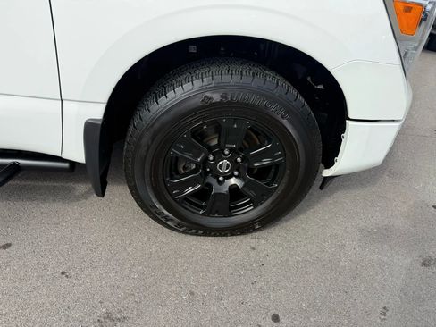 Used 2021 Nissan Titan SV w/ SV Convenience Package image 19