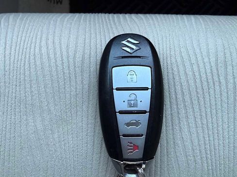 Used 2011 Suzuki Kizashi S image 27