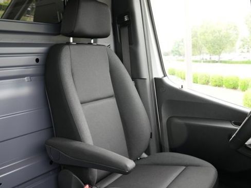 Used 2025 Mercedes-Benz Sprinter 2500 image 43