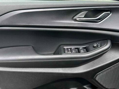 New 2024 Jeep Grand Cherokee Altitude image 11