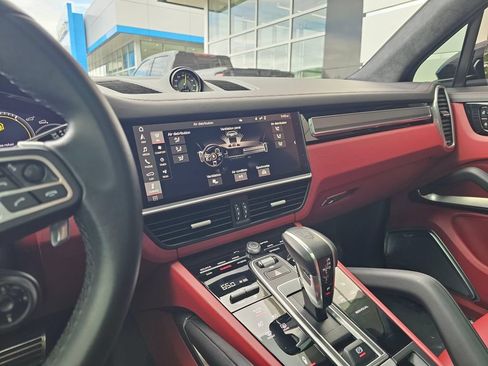 Used 2021 Porsche Cayenne Turbo S AWD/4WD image 31