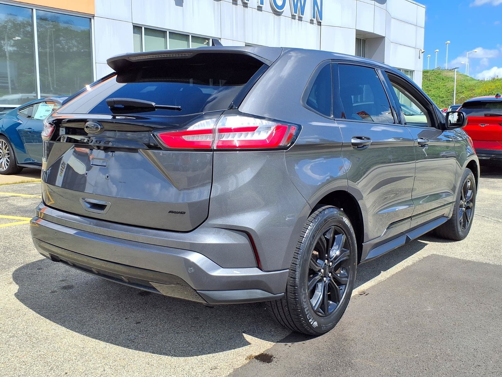 Used 2023 Ford Edge SE w/ Black Appearance Package AWD/4WD image 4
