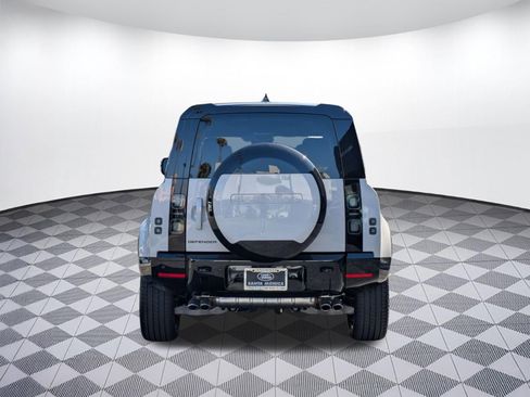 New 2026 Land Rover Defender 110 X-Dynamic SE AWD/4WD image 4