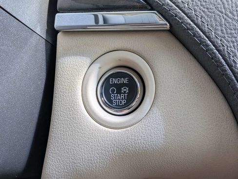 Used 2013 Lincoln MKS FWD image 27