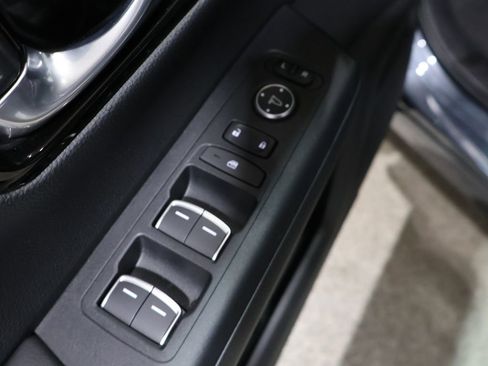Used 2025 Honda CR-V EX-L image 14