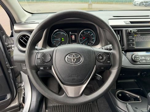 Used 2018 Toyota RAV4 LE image 20