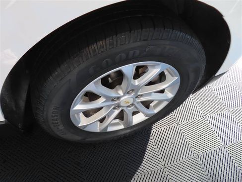 Used 2018 Chevrolet Equinox LT FWD image 9