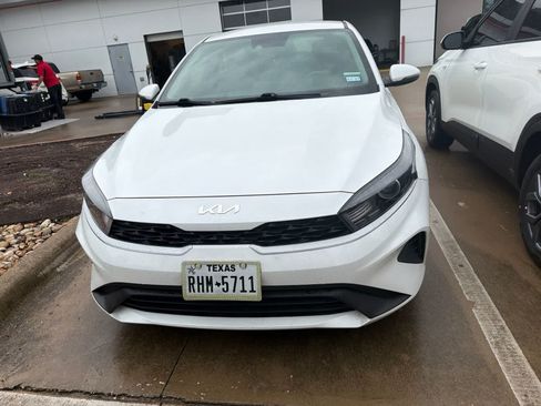 Certified 2022 Kia Forte LXS w/ LXS Technology Package FWD image 5
