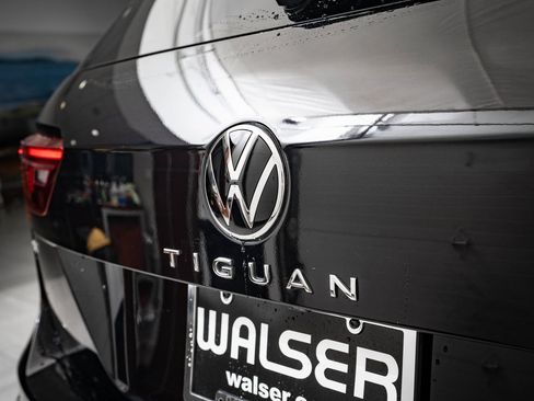 Used 2022 Volkswagen Tiguan SE image 9