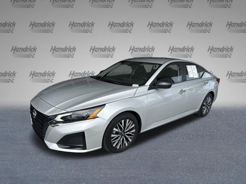 Used 2025 Nissan Altima 2.5 SV FWD image 4