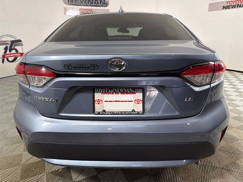 Used 2021 Toyota Corolla LE image 4