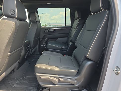 New 2026 Chevrolet Suburban Premier w/ Sun And Tow Package AWD/4WD image 10