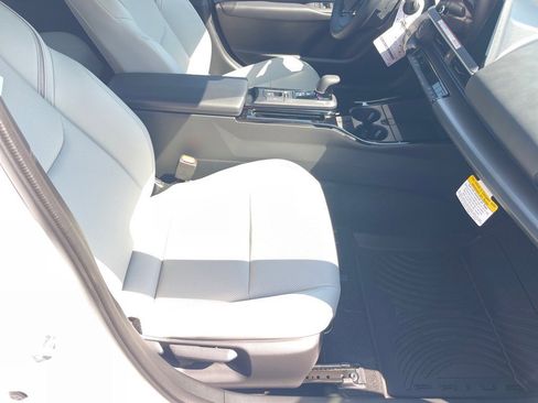New 2026 Toyota Prius XLE FWD image 17