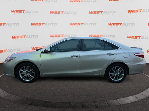 Used 2017 Toyota Camry SE image 2