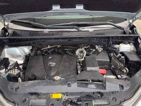 Used 2019 Toyota Highlander XLE FWD image 13