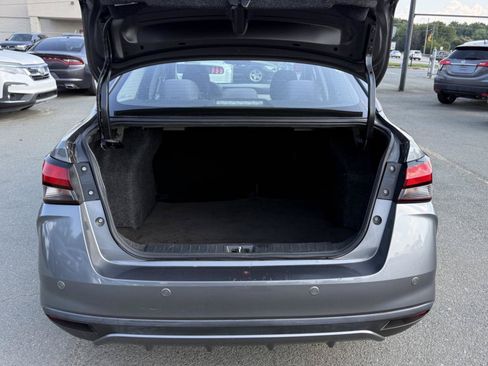 Used 2021 Nissan Versa SV FWD image 11
