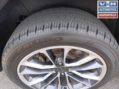 Used 2022 Jeep Wagoneer Series II w/ Premium Group I AWD/4WD image 11