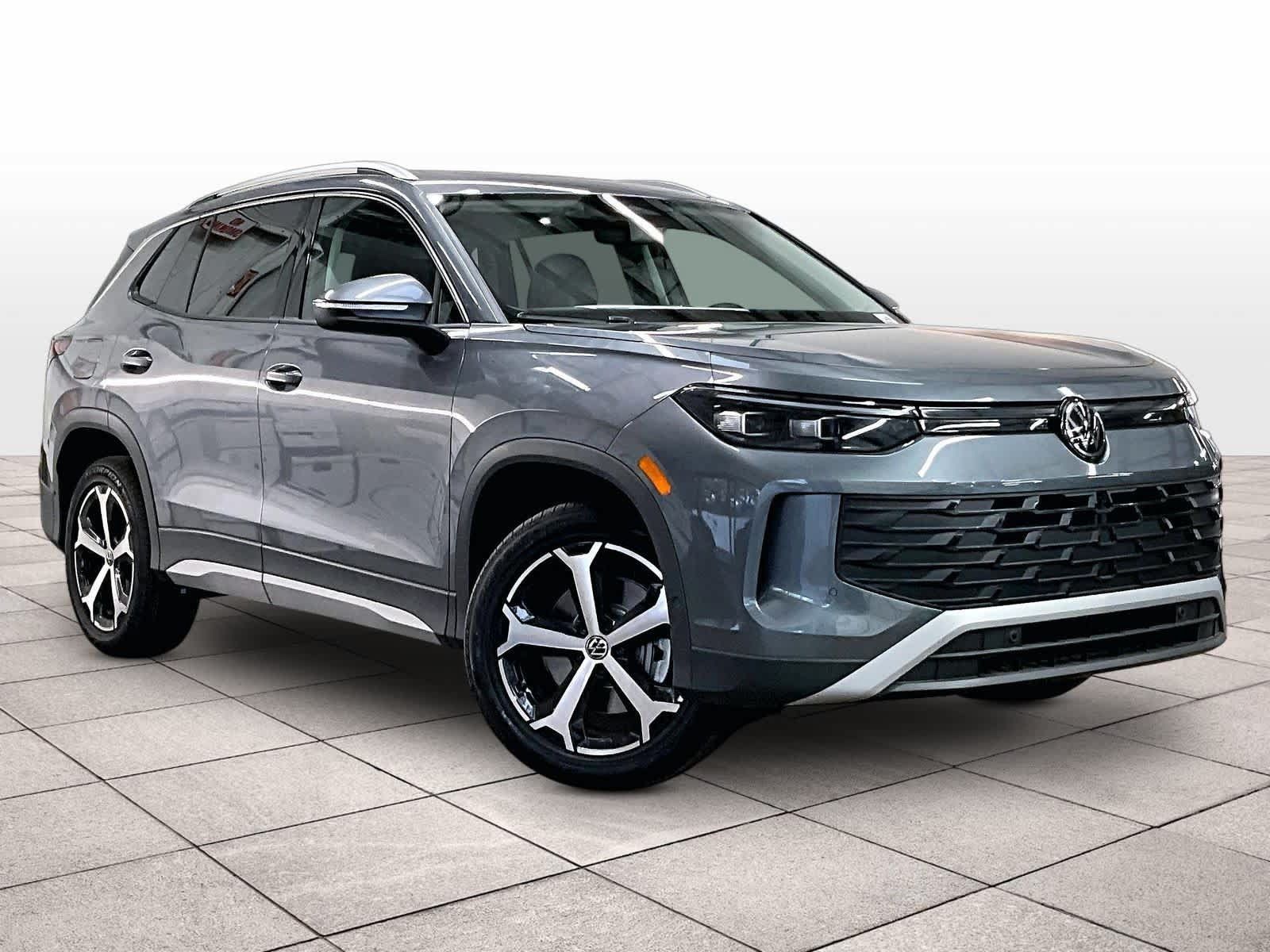 New 2026 Volkswagen Tiguan SE AWD/4WD image 2