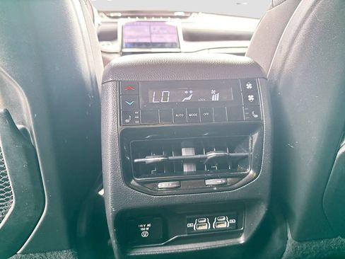 Used 2022 Jeep Grand Cherokee L Limited RWD image 23