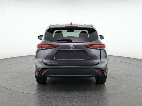 Used 2025 Toyota Highlander LE FWD image 7