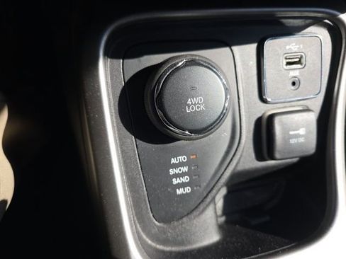 Used 2019 Jeep Compass Latitude AWD/4WD image 18