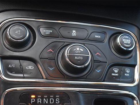 Used 2015 Chrysler 200 C w/ Navigation & Sound Group I image 31