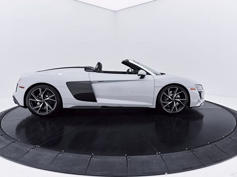 Used 2022 Audi R8 V10 w/ Carbon Exterior Package RWD image 27